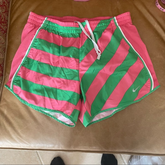 ‼️NIKE SHORTS - Picture 1 of 8